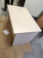 Белый стол для персонала